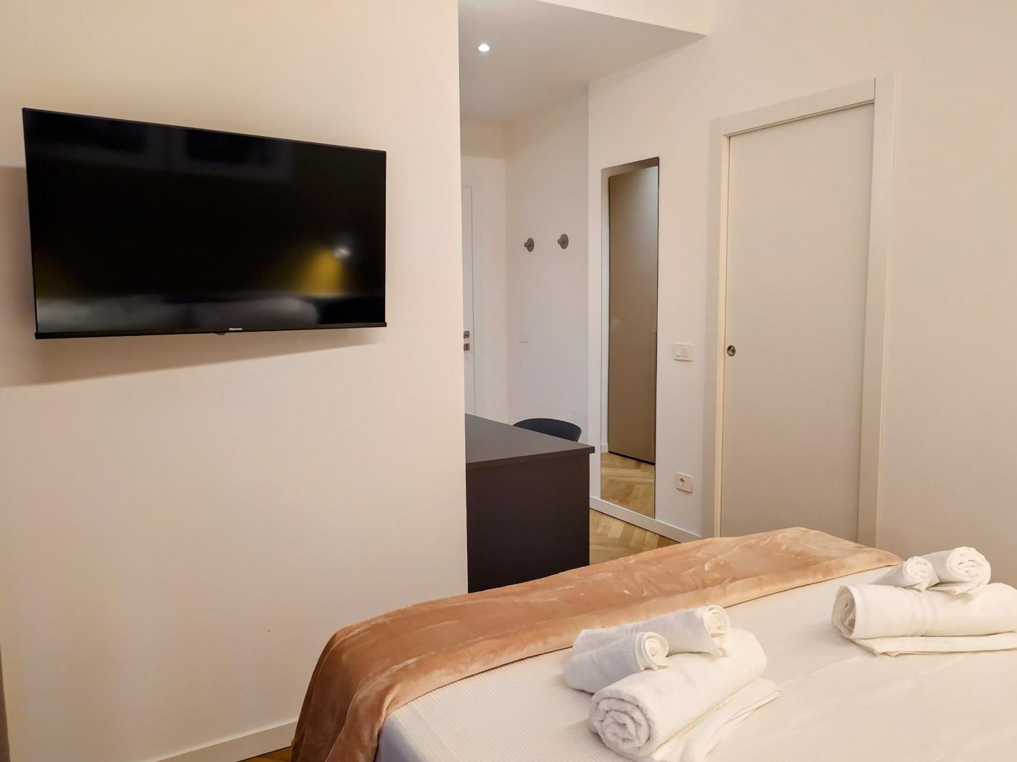 Mako Suites - Centro E Stazione Монца Екстер'єр фото