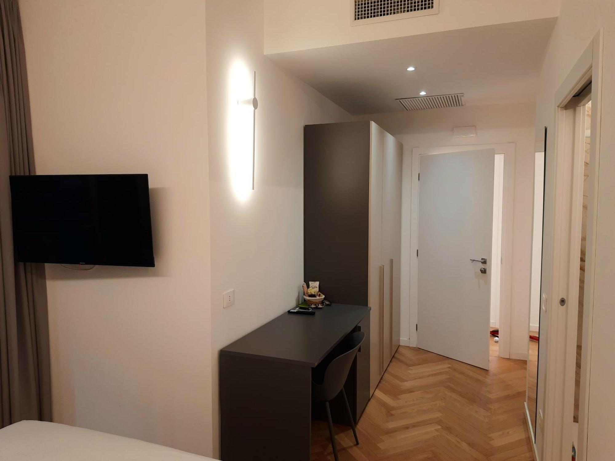 Mako Suites - Centro E Stazione Монца Номер фото