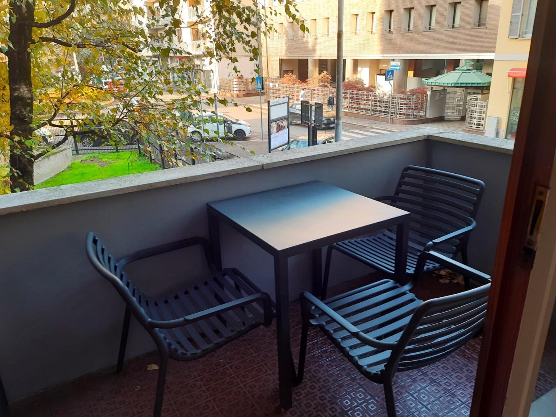 Mako Suites - Centro E Stazione Монца Екстер'єр фото